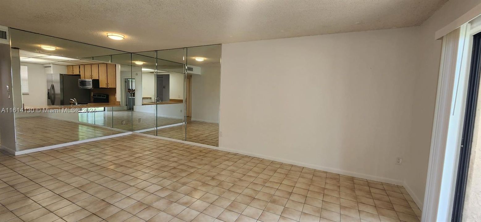 For Rent: $2,100 (2 beds, 2 baths, 956 Square Feet)