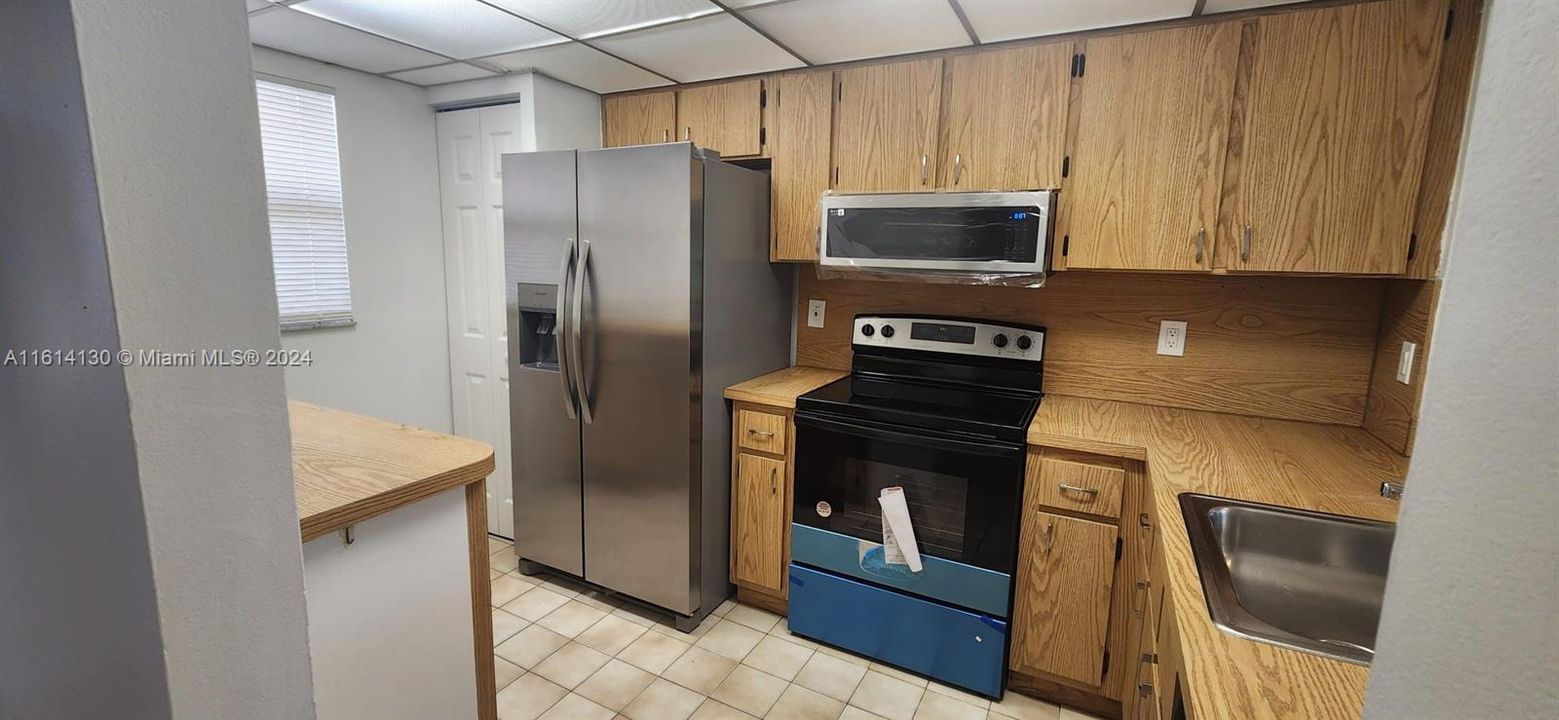 For Rent: $2,100 (2 beds, 2 baths, 956 Square Feet)