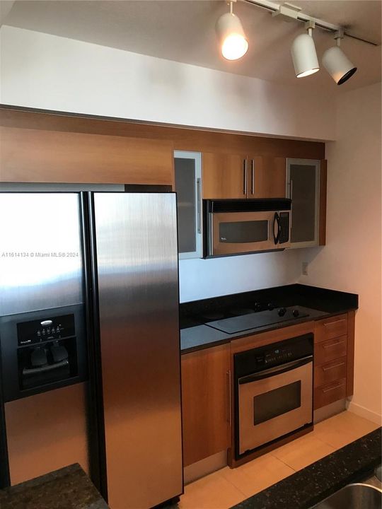 For Rent: $3,150 (1 beds, 1 baths, 846 Square Feet)