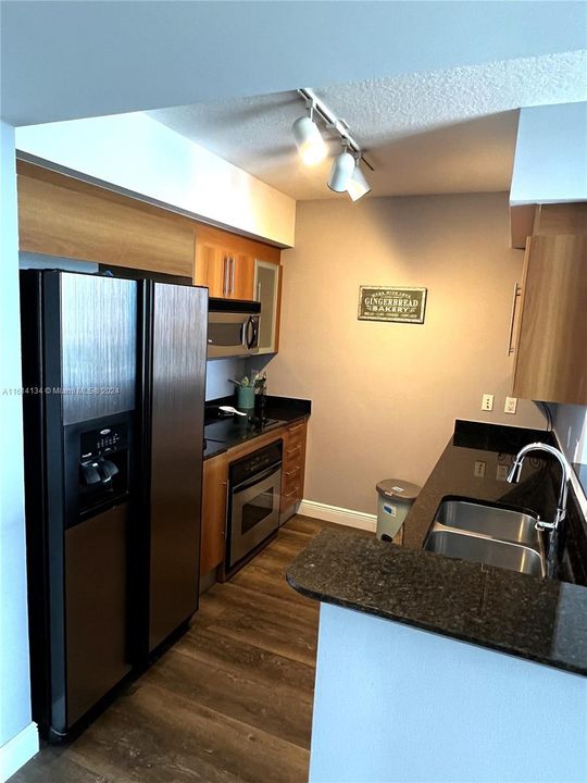 For Rent: $3,150 (1 beds, 1 baths, 846 Square Feet)