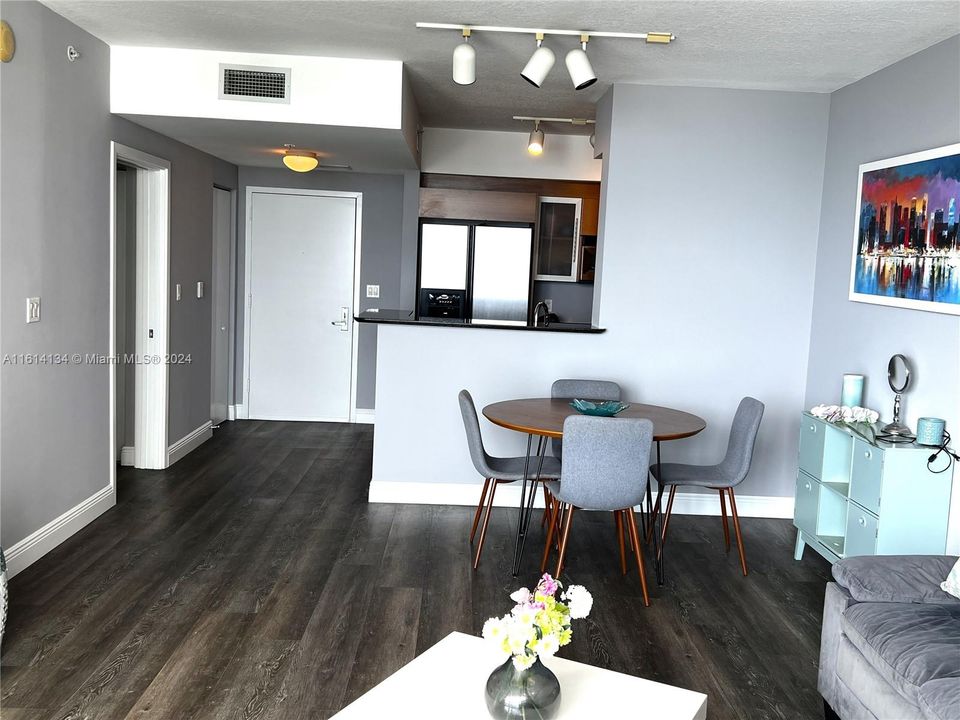 For Rent: $3,150 (1 beds, 1 baths, 846 Square Feet)