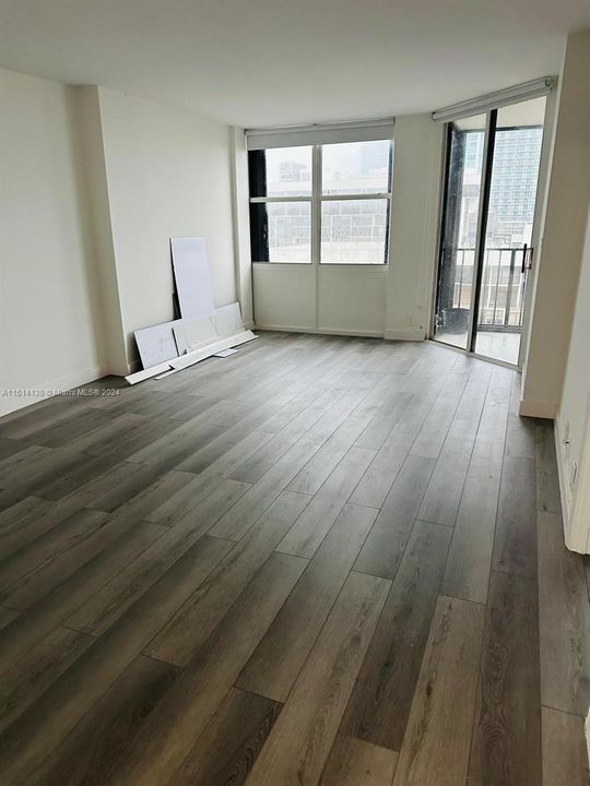 For Rent: $2,750 (1 beds, 1 baths, 868 Square Feet)