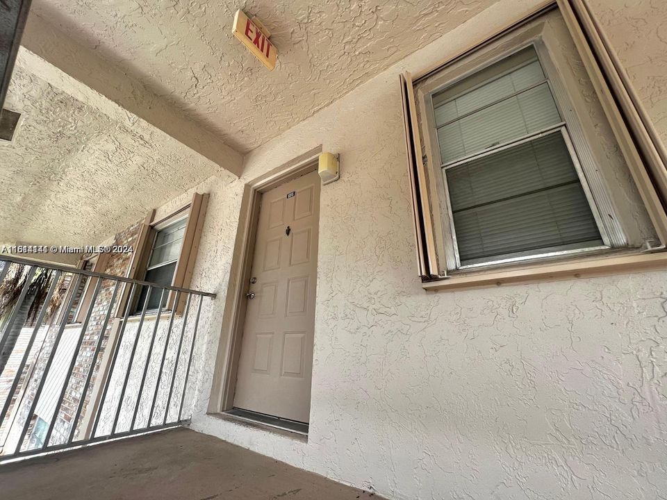 For Rent: $2,500 (3 beds, 2 baths, 1060 Square Feet)