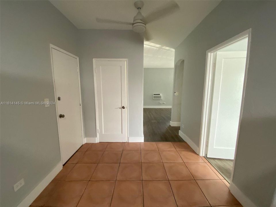 For Rent: $1,900 (1 beds, 1 baths, 570 Square Feet)