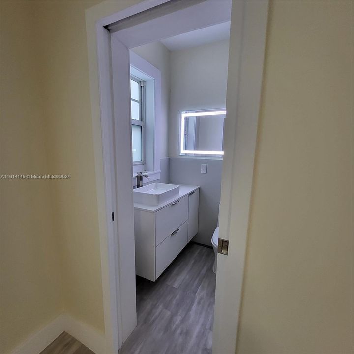 For Rent: $2,300 (1 beds, 1 baths, 530 Square Feet)