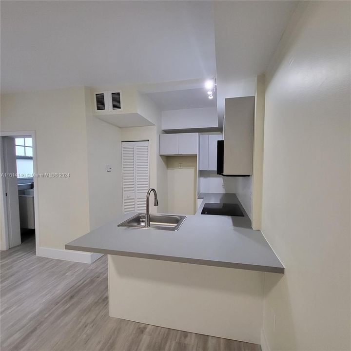 For Rent: $2,300 (1 beds, 1 baths, 530 Square Feet)