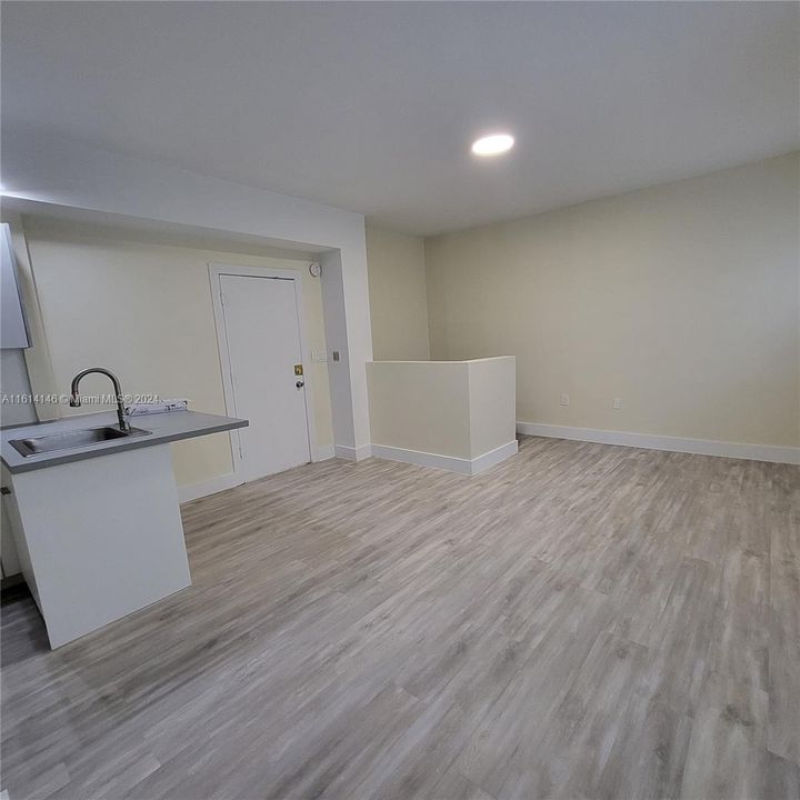 For Rent: $2,300 (1 beds, 1 baths, 530 Square Feet)