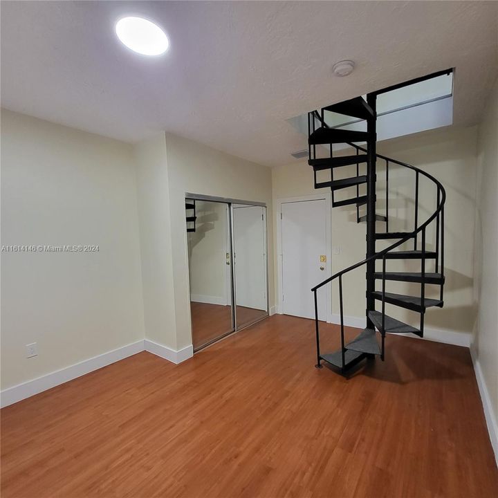 For Rent: $2,300 (1 beds, 1 baths, 530 Square Feet)