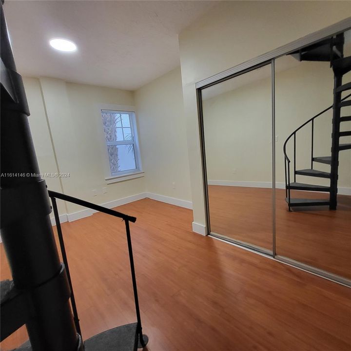 For Rent: $2,300 (1 beds, 1 baths, 530 Square Feet)