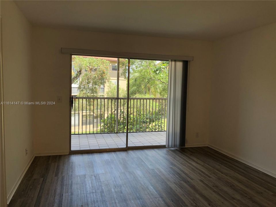 For Rent: $2,400 (2 beds, 2 baths, 1190 Square Feet)