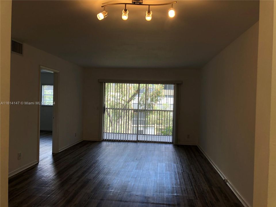 For Rent: $2,400 (2 beds, 2 baths, 1190 Square Feet)