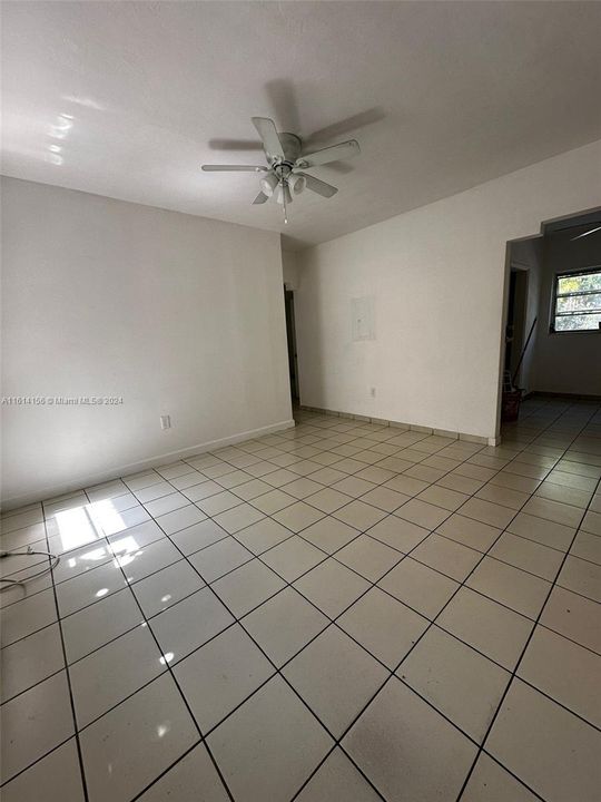 For Rent: $2,000 (2 beds, 1 baths, 776 Square Feet)