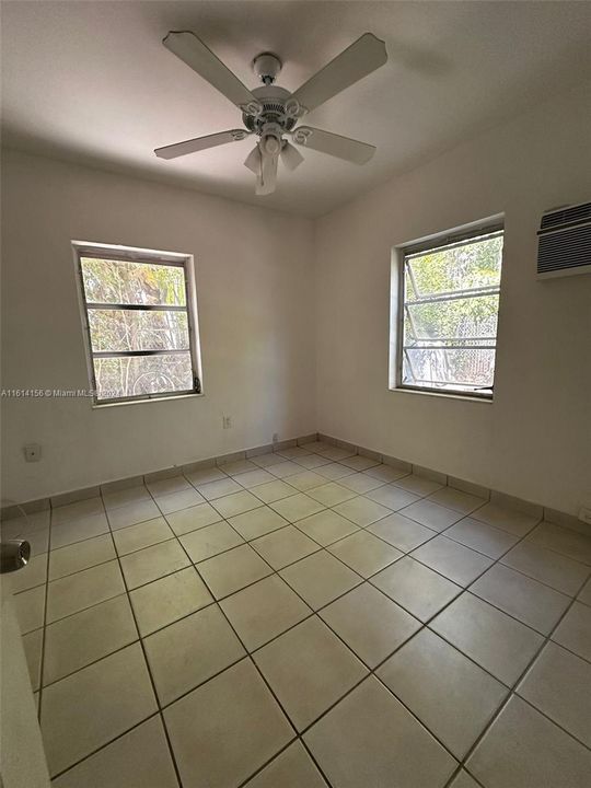 For Rent: $2,000 (2 beds, 1 baths, 776 Square Feet)