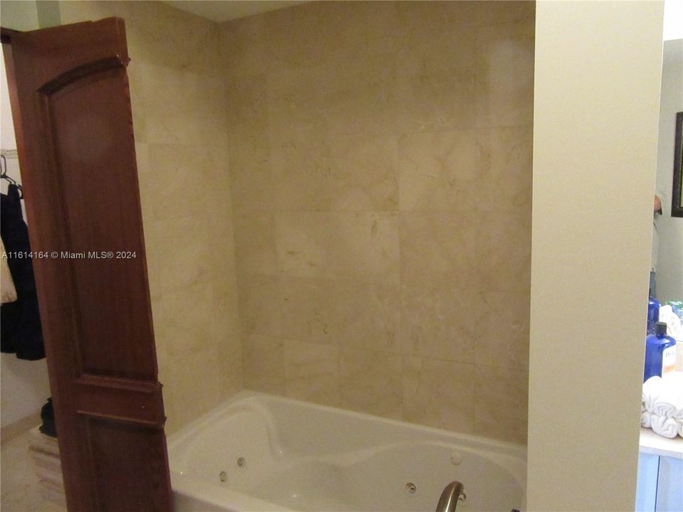 For Rent: $5,000 (1 beds, 2 baths, 1151 Square Feet)