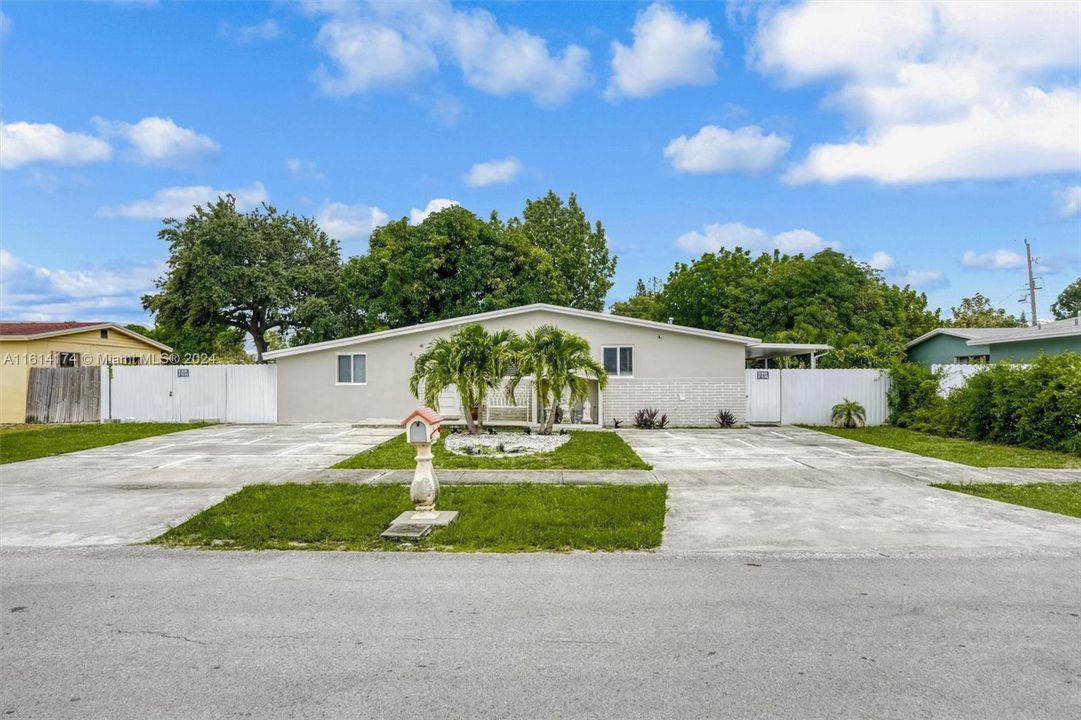 For Sale: $579,000 (3 beds, 2 baths, 1192 Square Feet)