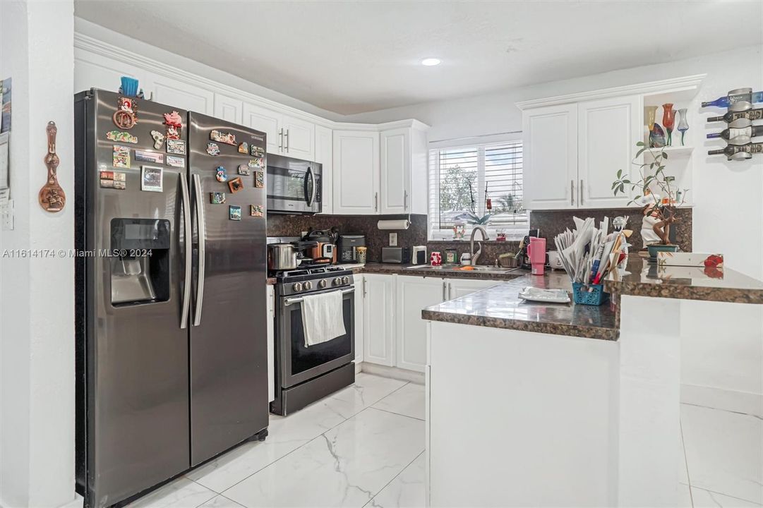 For Sale: $579,000 (3 beds, 2 baths, 1192 Square Feet)