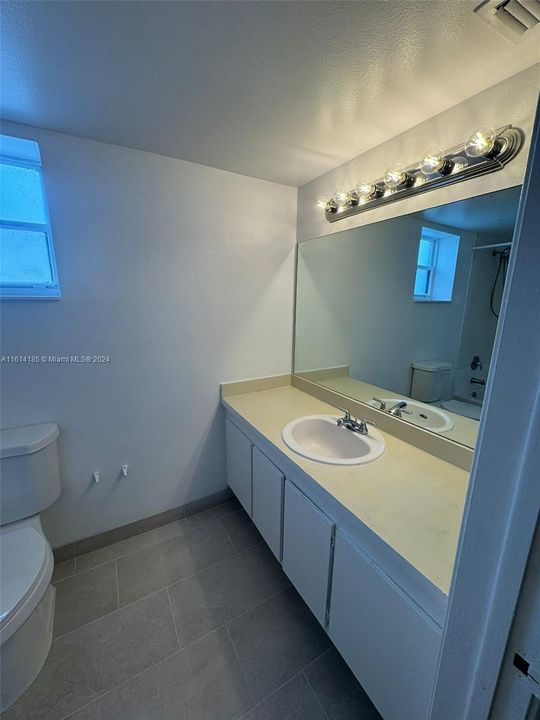 For Rent: $1,490 (1 beds, 1 baths, 775 Square Feet)