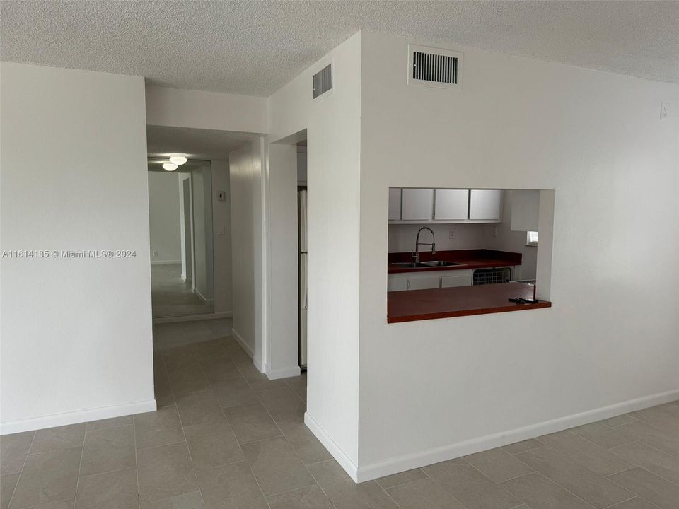 For Rent: $1,490 (1 beds, 1 baths, 775 Square Feet)