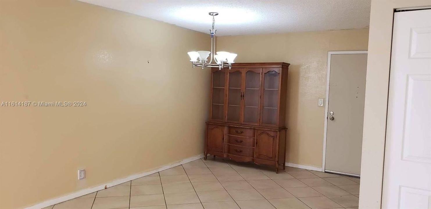 For Rent: $2,450 (2 beds, 2 baths, 1175 Square Feet)