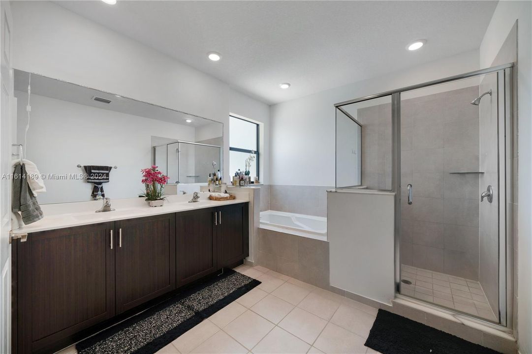 For Sale: $865,000 (4 beds, 2 baths, 2720 Square Feet)