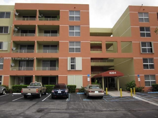 Active With Contract: $1,950 (1 beds, 1 baths, 806 Square Feet)