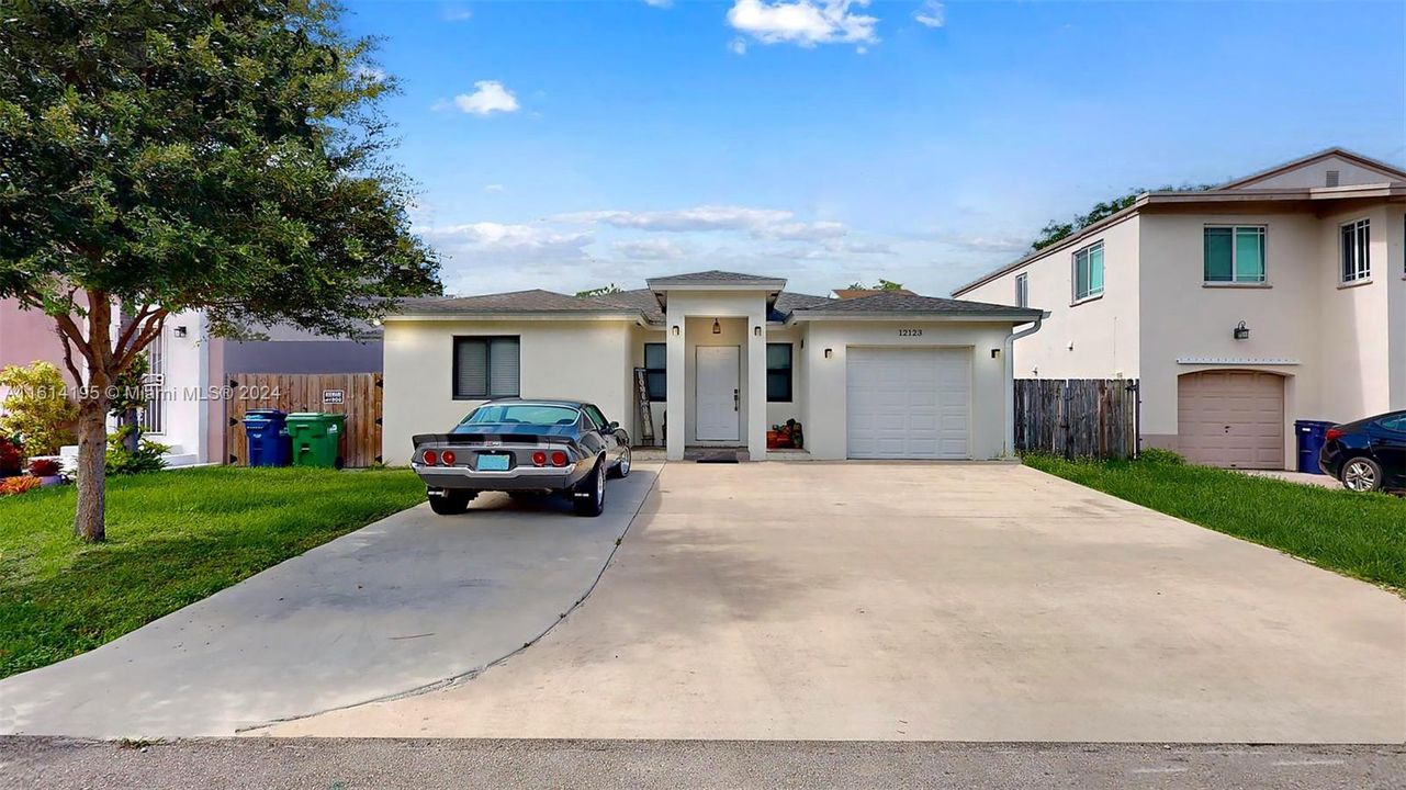 For Sale: $475,000 (3 beds, 2 baths, 1581 Square Feet)