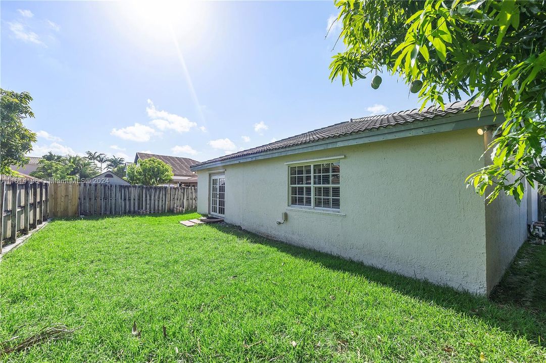 For Sale: $555,000 (3 beds, 2 baths, 1712 Square Feet)