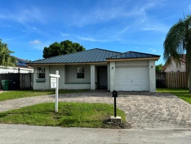 For Sale: $555,000 (3 beds, 2 baths, 1712 Square Feet)