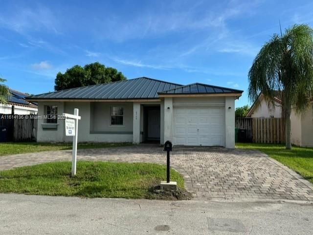 For Sale: $555,000 (3 beds, 2 baths, 1712 Square Feet)