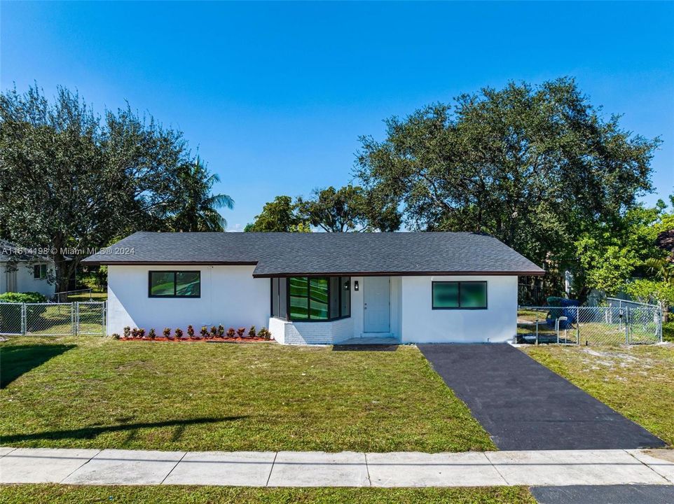 For Sale: $475,000 (3 beds, 2 baths, 1200 Square Feet)