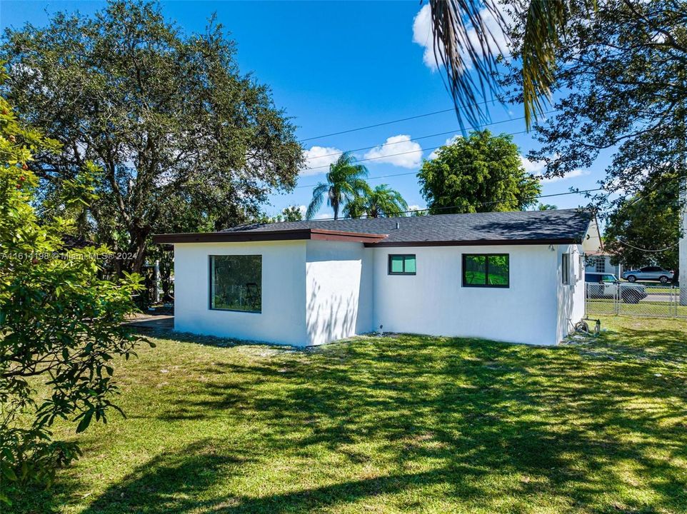 En Venta: $475,000 (3 camas, 2 baños, 1200 Pies cuadrados)