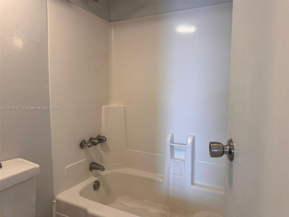 出租: $2,000 (1 贝兹, 0 浴室, 723 平方英尺)