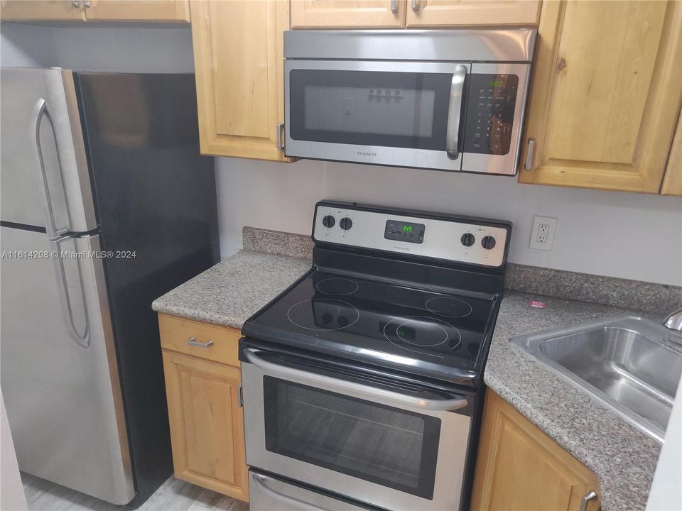 For Rent: $1,750 (0 beds, 1 baths, 377 Square Feet)