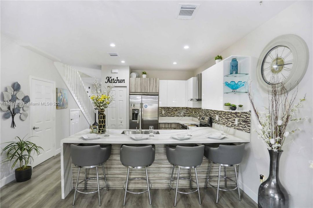 For Sale: $440,000 (3 beds, 2 baths, 1524 Square Feet)