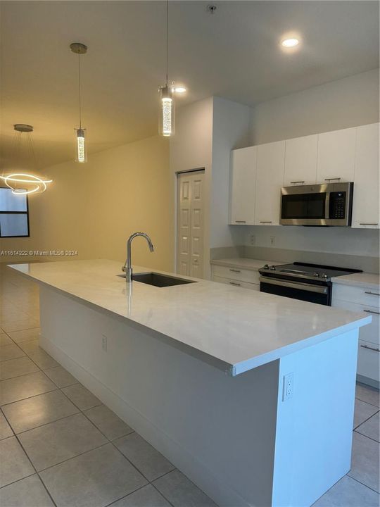 For Rent: $3,250 (2 beds, 2 baths, 1072 Square Feet)