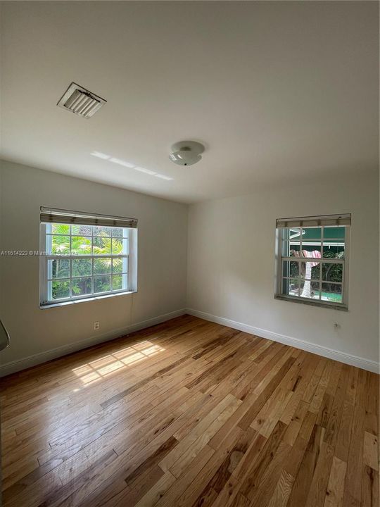 For Rent: $5,500 (4 beds, 2 baths, 1893 Square Feet)