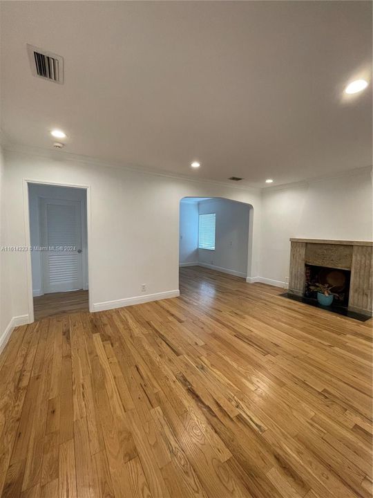 For Rent: $5,500 (4 beds, 2 baths, 1893 Square Feet)