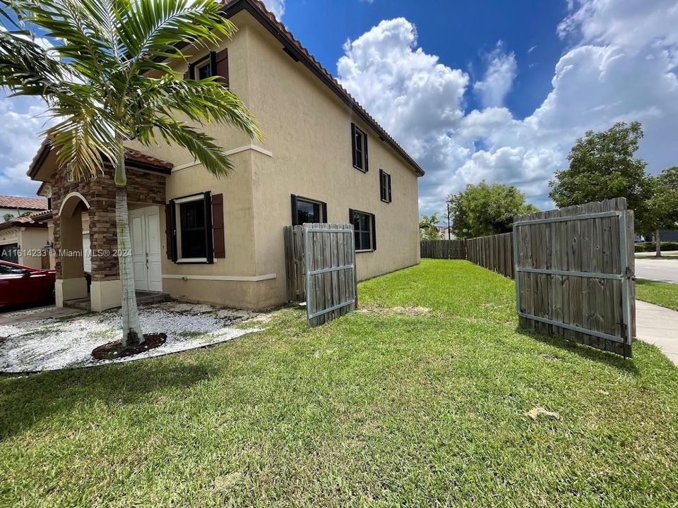 For Sale: $750,000 (5 beds, 3 baths, 3350 Square Feet)