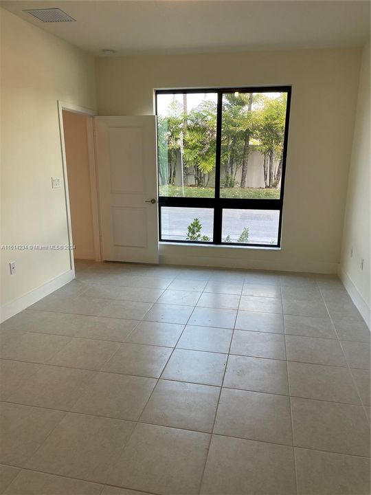 Active With Contract: $3,290 (3 beds, 2 baths, 1124 Square Feet)