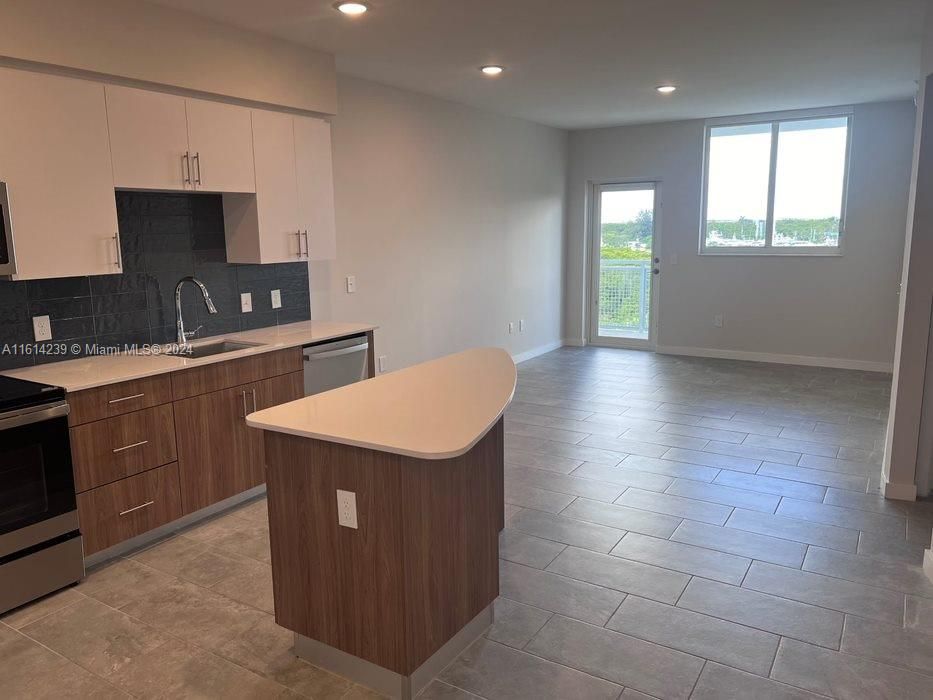 For Rent: $2,263 (1 beds, 1 baths, 777 Square Feet)