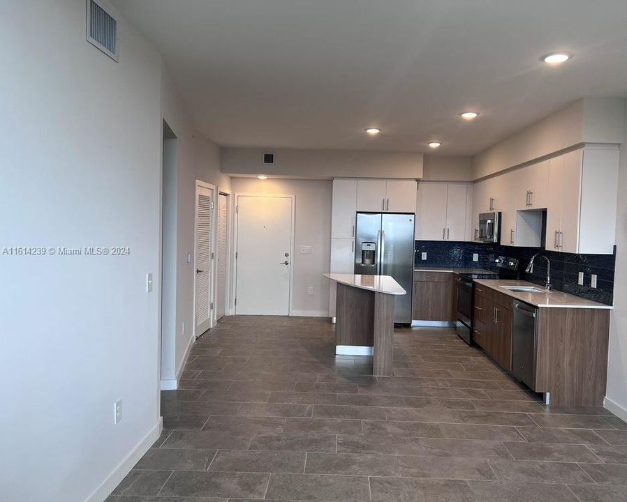 Active With Contract: $2,263 (1 beds, 1 baths, 777 Square Feet)