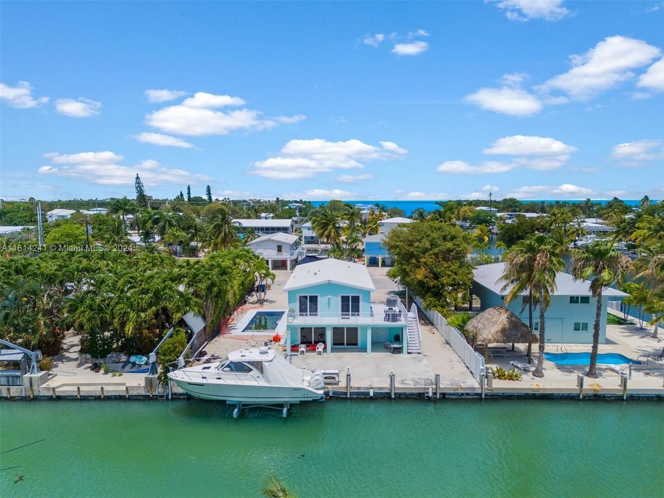 For Sale: $1,600,000 (3 beds, 2 baths, 1152 Square Feet)