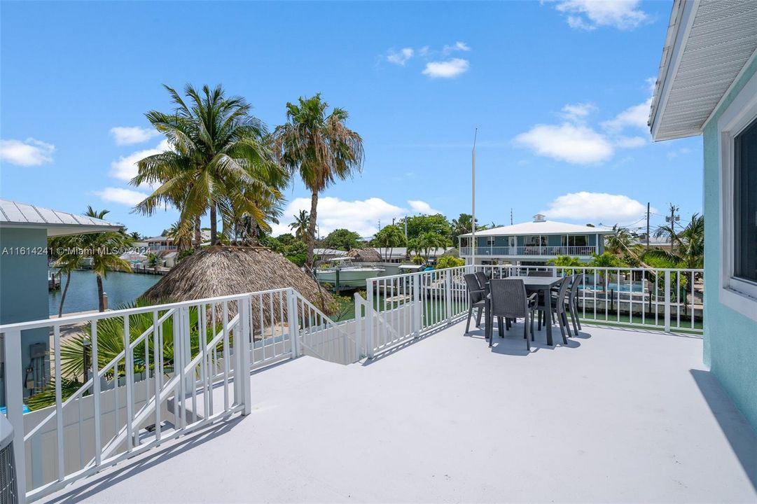 For Sale: $1,600,000 (3 beds, 2 baths, 1152 Square Feet)