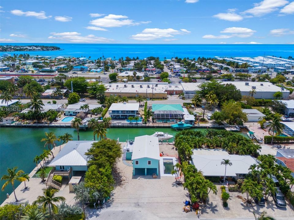 For Sale: $1,600,000 (3 beds, 2 baths, 1152 Square Feet)