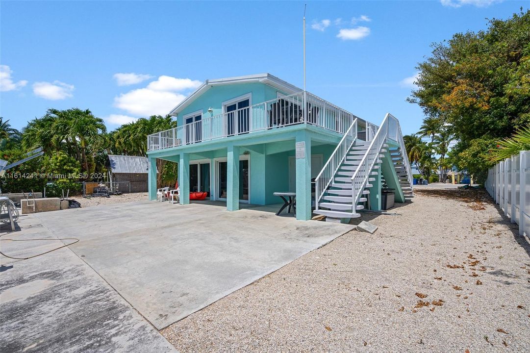 For Sale: $1,600,000 (3 beds, 2 baths, 1152 Square Feet)