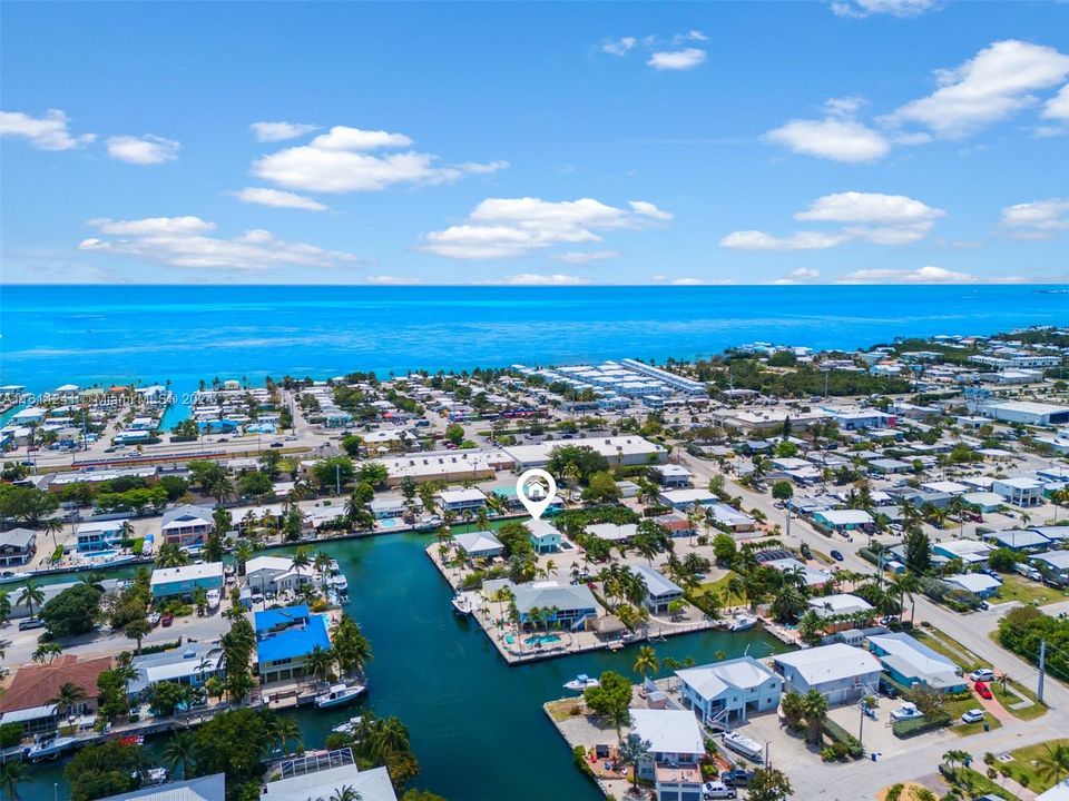 For Sale: $1,600,000 (3 beds, 2 baths, 1152 Square Feet)