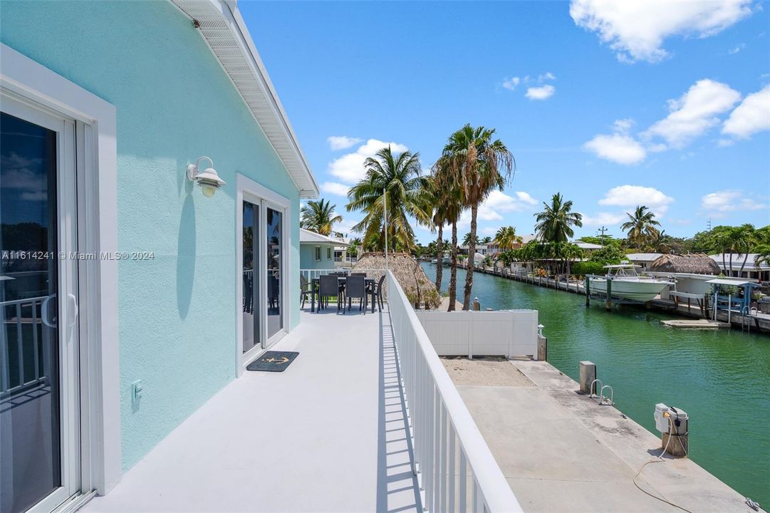 For Sale: $1,600,000 (3 beds, 2 baths, 1152 Square Feet)