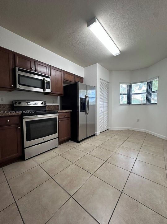 For Rent: $2,250 (2 beds, 2 baths, 809 Square Feet)