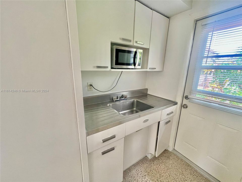 For Rent: $1,750 (1 beds, 1 baths, 550 Square Feet)