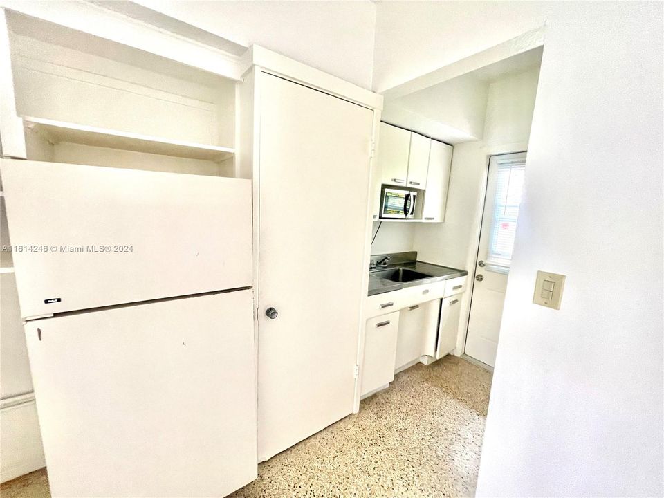 For Rent: $1,750 (1 beds, 1 baths, 550 Square Feet)